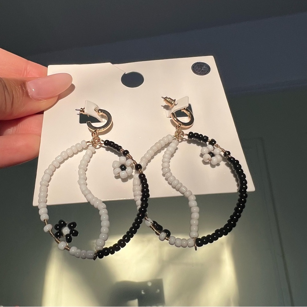 FOREVER21 Black & White Peace Flower Beaded Gold Dangly Hoop Lightweight Earring - Picture 7 of 15